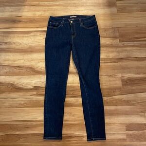 Tommy Hilfiger dark wash skinny jeans. Size 8
